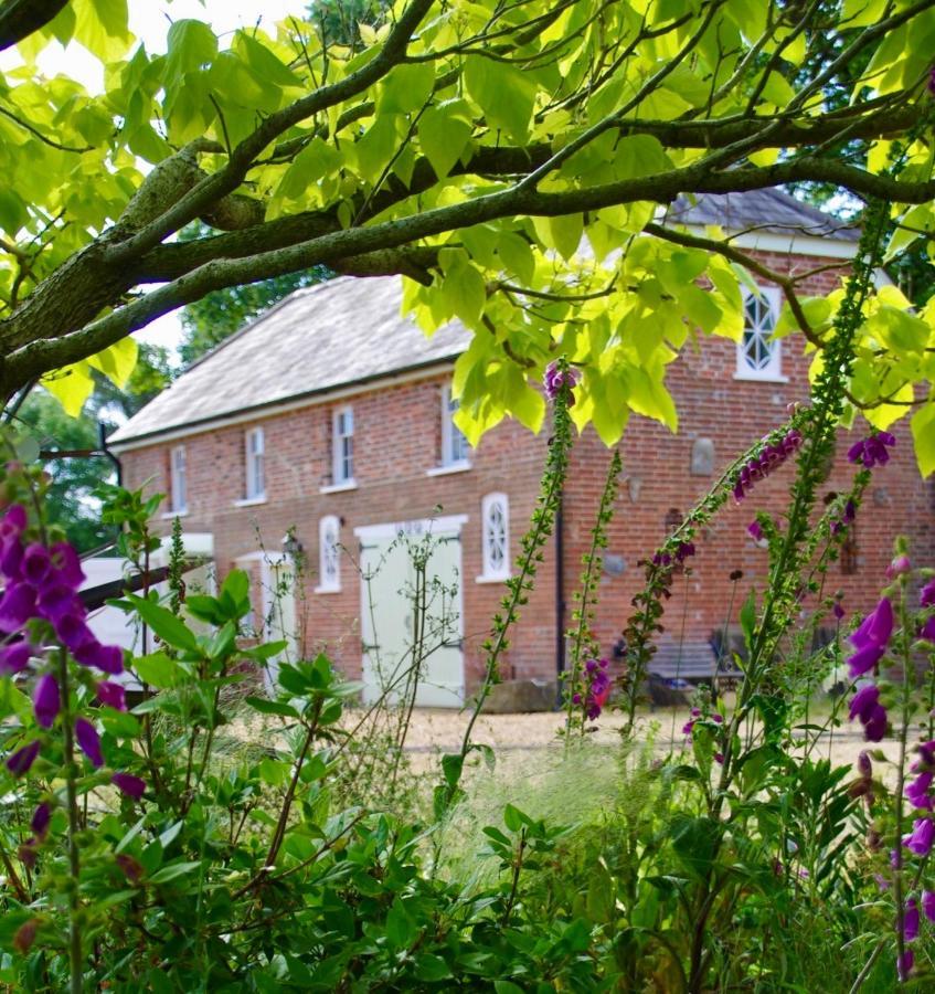 The Georgian Coach House:New Forest With Hot Tub Fordingbridge Exterior foto